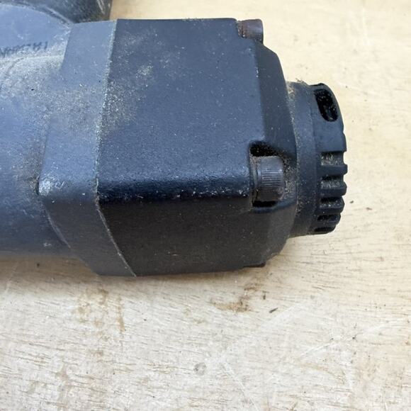 Craftsman 18 Gauge Brad Nailer 5/8" to 2" Air Power Tool - Picture 4 of 13